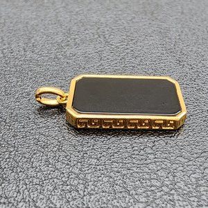 Gold pendant